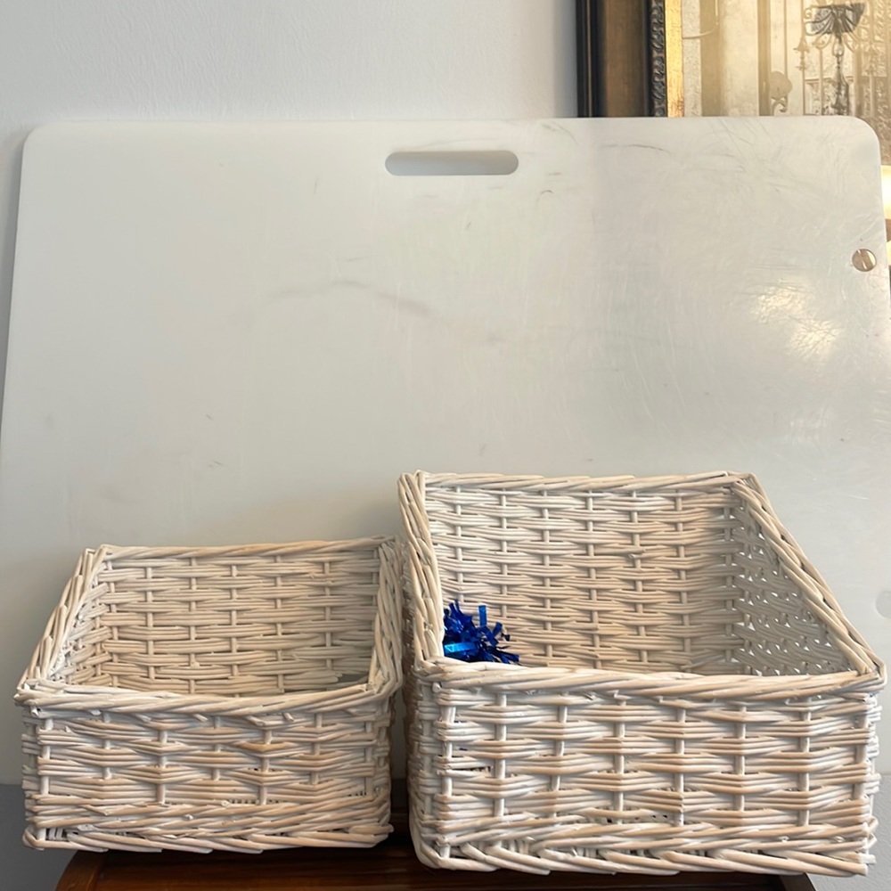 2 white baskets